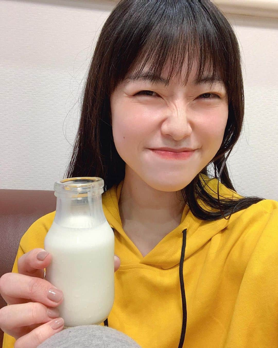 小田飛鳥さんのインスタグラム写真 - (小田飛鳥Instagram)「素。 銭湯で飲む牛乳は美味しいな〜♨︎🥛 一息ついて、また頑張ろう！ #銭湯 #サウナ #お風呂上がりの牛乳 #nomakeup #naturalskin #naturalhair #blacklonghair #黒髪ロング」11月17日 23時03分 - asuka_oda_0320