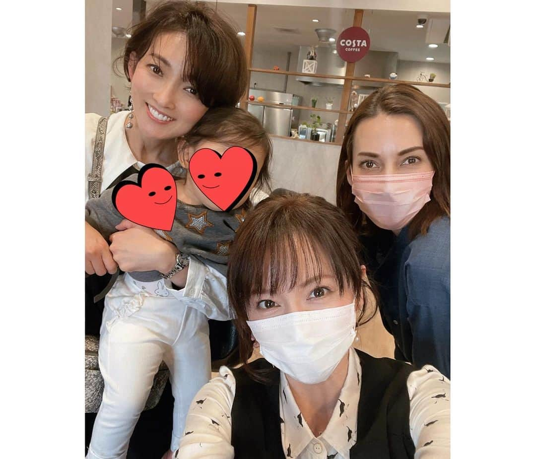 小野寺皐さんのインスタグラム写真 - (小野寺皐Instagram)「. . 今日は、可愛い親子とランチしてきました☺️  同い年のモデル友達、のりちゃん @noriko_nnnnn と初めましての娘ちゃん😍 . インスタではお互いに近況を知れていたし、連絡もとっていましたが、会えたのはなんと5年ぶり‼️ . いつの間にやらそんなに年月が経っていたのね😳💦 . . ママになって一段と美しくキラキラしていたのりちゃん💓 色々と情報交換をして♬ 5年も会えてなかったなんて気のせいじゃないかと思うくらい、やっぱり気の合う友達は心地良いな〜と感じる時間でした☺️💕 . 娘ちゃんもとってもお利口で可愛かった❤️また会いたいな♪ . . . ランチをしたお店は、 またまたモデル友達の @_amy_teresa が働いている @hitotoki_takenoyama さん🍽 . 前回行ったときから、リニューアルしていて、さらにゆっくり落ち着ける雰囲気になっていました✨ . . 相変わらずランチも美味しかったです😆 牛タン大好き♬ . . エイミーは大忙しで、テキパキと働いている姿がカッコよかった🤩 それから、エイミーの長女ちゃんにも会えて嬉しかったな〜🥰(とてつもない美少女です♡) . . . . こうやって、ずーっと続いてるご縁て大切ですね😍 楽しかったーー♬ . . . . . #model#japanesemodel#cafe#lunch#nagoyacafe#nagoyamodel#friends#モデル#日本人モデル#名古屋モデル#東京モデル#大阪モデル#カフェ#ランチ#牛タン」11月17日 23時10分 - satsukionodera