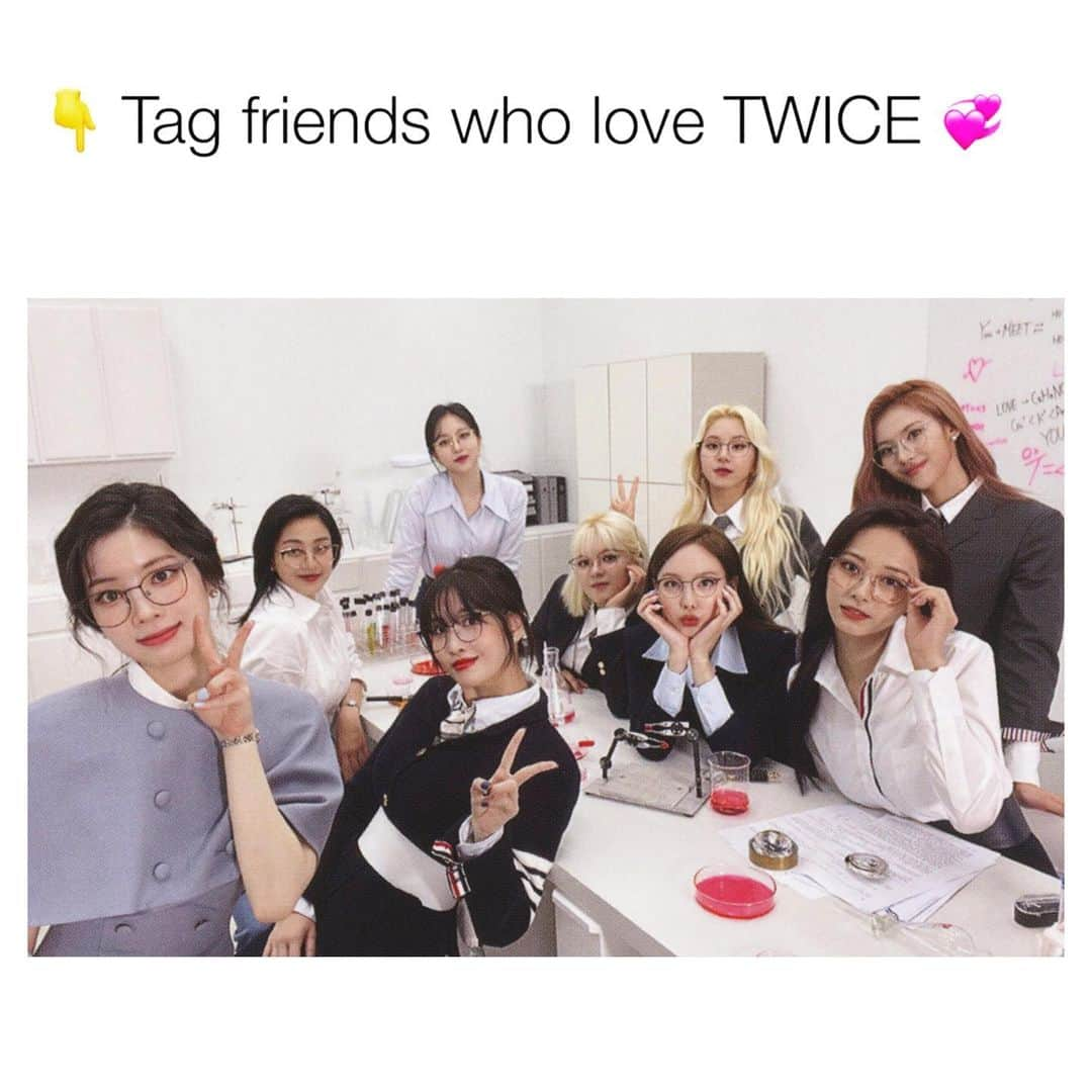 ナヨンのインスタグラム：「BRAND NEW SALE🎉💋 😍 Upgrade your TWICE MERCH collection now! www.kpopersify.com 🛍 🌈 TAG your friends to buy you 🙆🏻‍♀️ ✨ Get Yours NOW At The Link In My Bio ☝🏼 🌍 Worldwide FREE Delivery ✔️ Use code ‘NOV21’ to get discount 10% off ✨Follow @kpopersify for more TWICE deals! 🙊  ‼️ LIMITED STOCK ‼️」