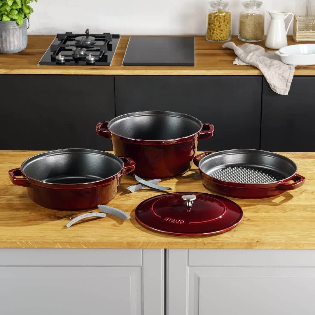Staub USA（ストウブ）のインスタグラム：「As if the space-saving nature of STAUB Stackable wasn't enough, here are just a few more reasons to fall for this cookware set:  ✔️ Fully enameled cast iron pans can be cleaned with soap and water ✔️ No seasoning required ✔️ Beautiful enough to store on the countertop or stovetop ✔️ Universal lid fits each pot ✔️ Lid is specially designed redistribute flavor around the pan ✔️ Rough interior enamel for superior browning ✔️ No PFOA or PTFE used in production   Shop STAUB Stackable exclusively at @williamssonoma #madeinStaub」