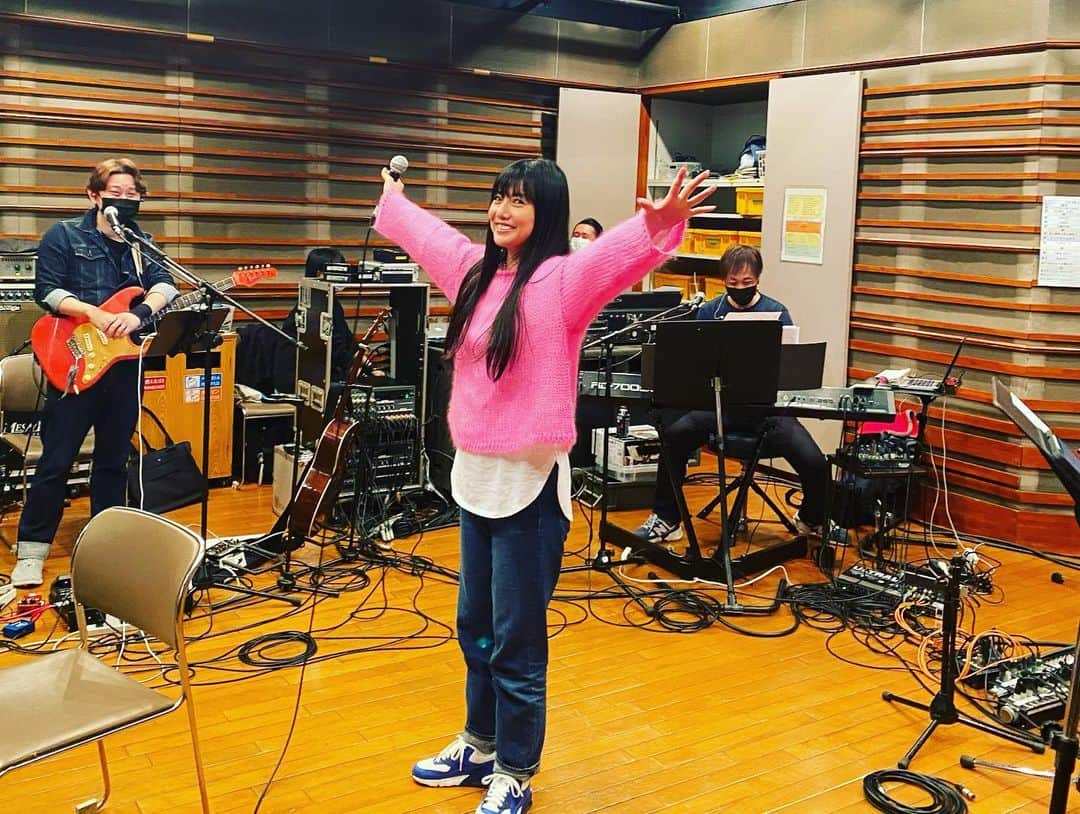 島谷ひとみさんのインスタグラム写真 - (島谷ひとみInstagram)「11/28のリハーサル🎶  いい感じ❣️  お疲れ様でした〜ん。  #LIVEリハ #島谷製作所 #島谷ひとみ」11月17日 23時54分 - shimatani_hitomi_official