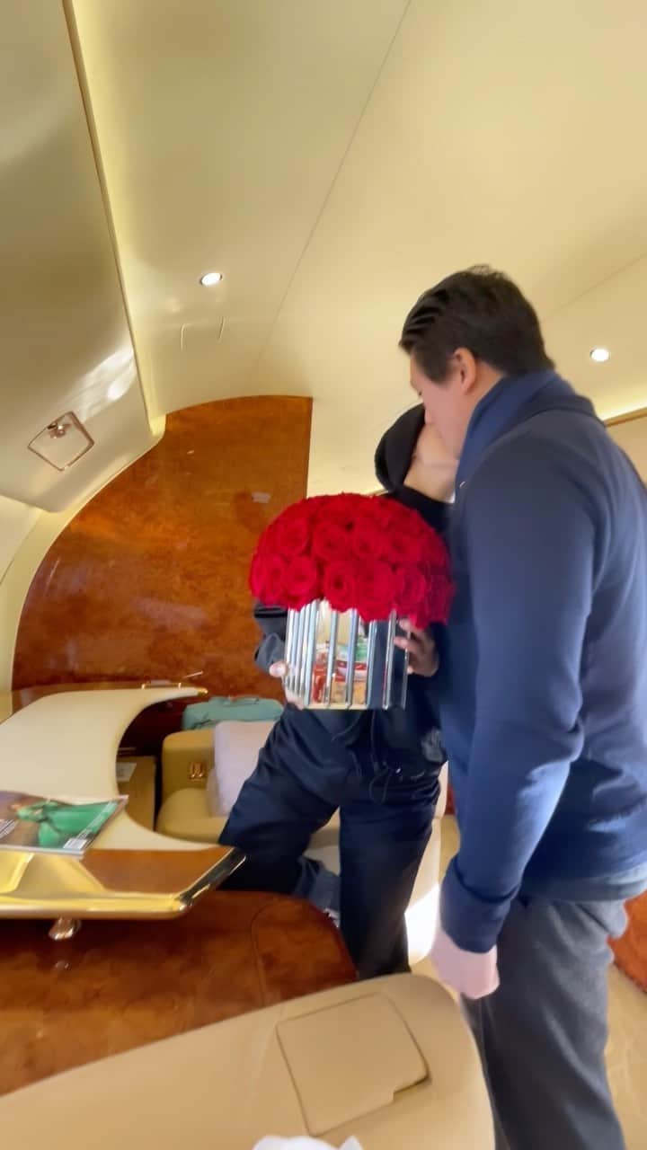 Syahriniのインスタグラム：「•  ~ Love Is In The Air ~  _______________𝓢𝓨𝓡_______________  #PrincesSyahrini #Aspen_Colorado_November2021」