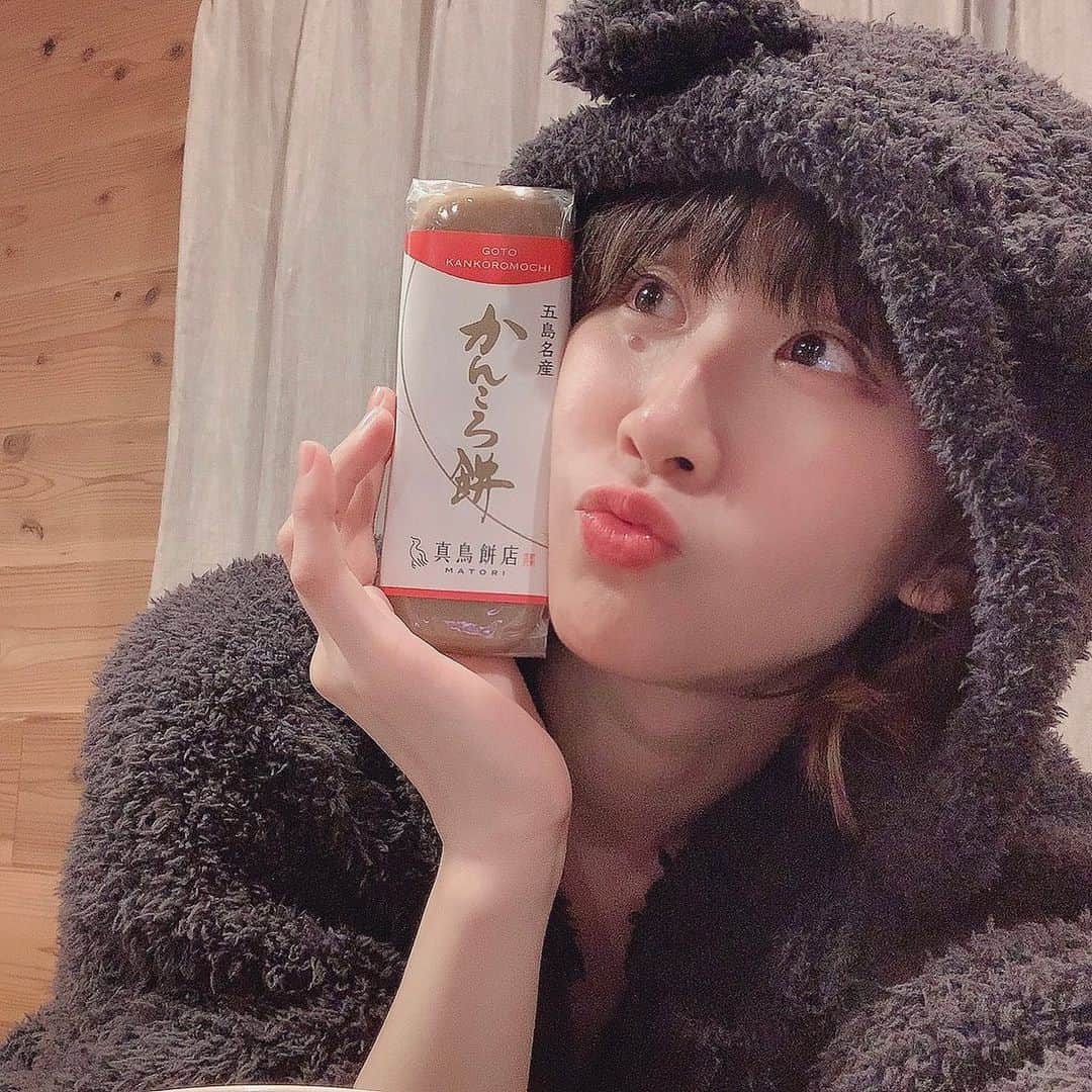 のインスタグラム：「おすそわけいただきました😘🤍 かんころ餅ってはじめて食べる！ 差し入れとお手紙、ありがとうです♨️✨ #夜食にいただく #ほっこり #loveandpeace」
