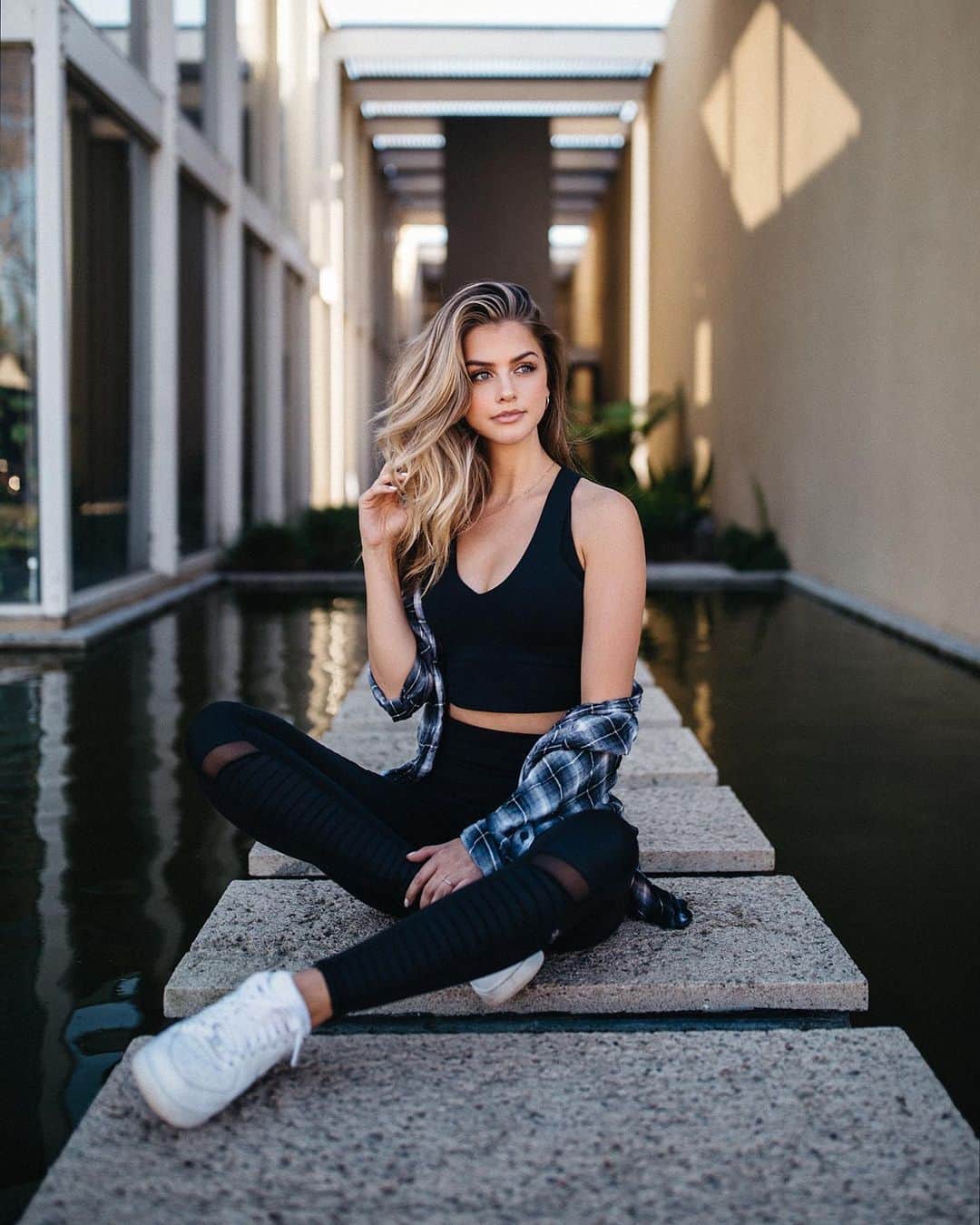 マリーナ・ラスウィックのインスタグラム：「Who loves seeing the OG photographer @trungywin and shoot together again?🙋🏼‍♀️ We walked down memory lane the other day when we looked back at our old photoshoots together in Utah. Instagram wasn’t overly popular or saturated back then so we just did it purely for fun and creativity. It reminded me why I do photoshoots - to be creative, have fun, and collaborate with talented artists. Sometimes we need a simple reminder to spark something in us again✨」
