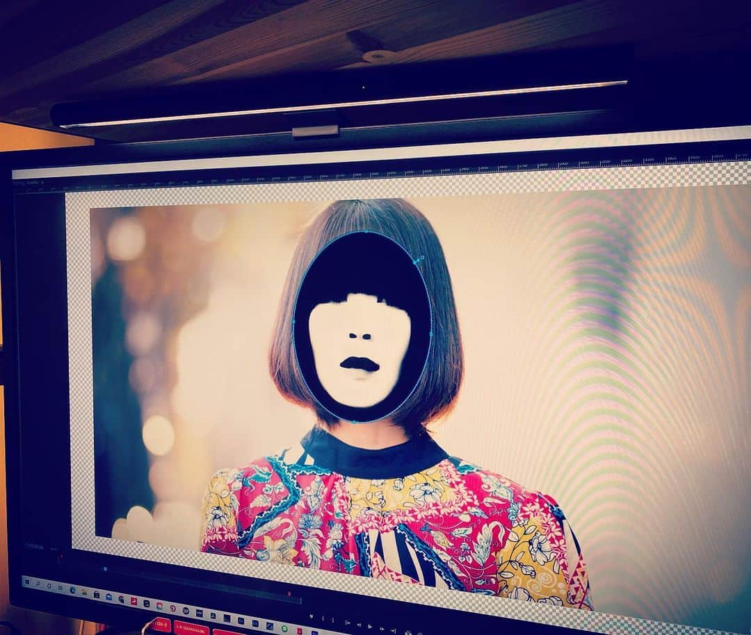 森恵さんのインスタグラム写真 - (森恵Instagram)「顔を綺麗にしてもらってる途中の写真を 撮ってたんだけど… 怖すぎ。  #夜天光 #二人の明日 #MV」11月18日 2時19分 - morimegumi_official