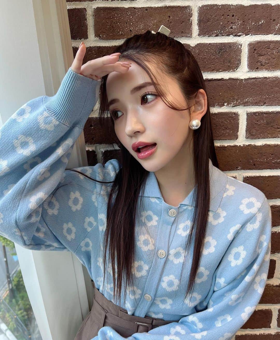 南りほのインスタグラム：「@wego_official ☁️💙  やっほ〜てきなポーズ🤔昨日も可愛い服たくさん着れて幸せでした💙  お洋服のイメージに合わせてかなこさんのピンクメイク🤤💘 @ksyknk 愛❤️‍🔥」
