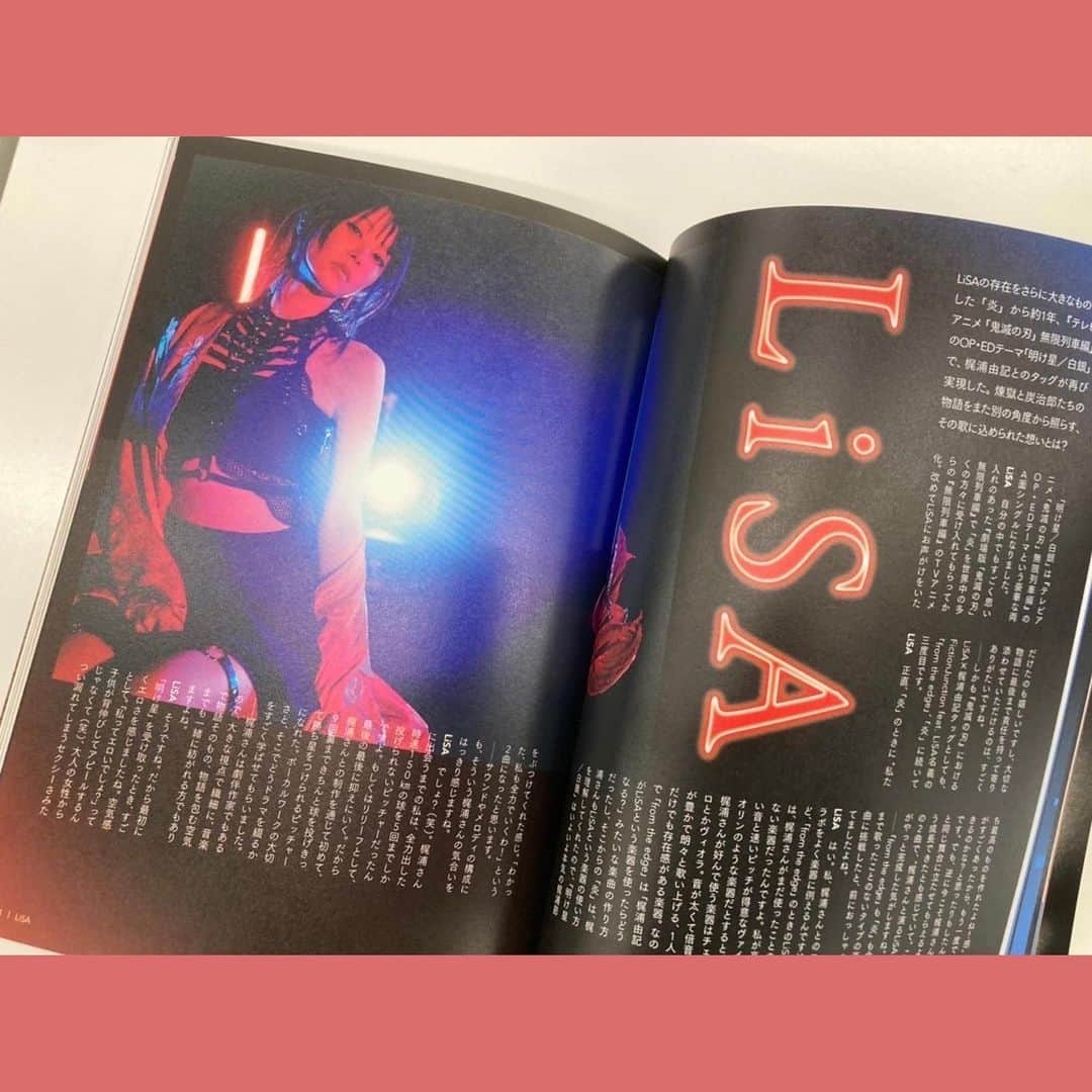 LiSAさんのインスタグラム写真 - (LiSAInstagram)「リスアニ！様が発売しましたっ📖 今回は、#往け　のお話　#明け星　#白銀　のお話、そしてそして、元気になるお薬出しておきましたっ💊の三本ですっ✊✋✌️ お薬は、クリスマス先取り🎅 lisani.jp/0000188509/」11月18日 13時38分 - xlisa_olivex