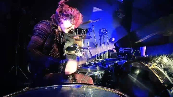 Tatsuya Amanoのインスタグラム：「Live at 札幌PENNY LANE24🇯🇵 ⁡ 約2年ぶりの俺らの爆音はめっちゃ刺激的やったでしょ？😈 やっぱLiveしてるこの瞬間が最高だ🤘」