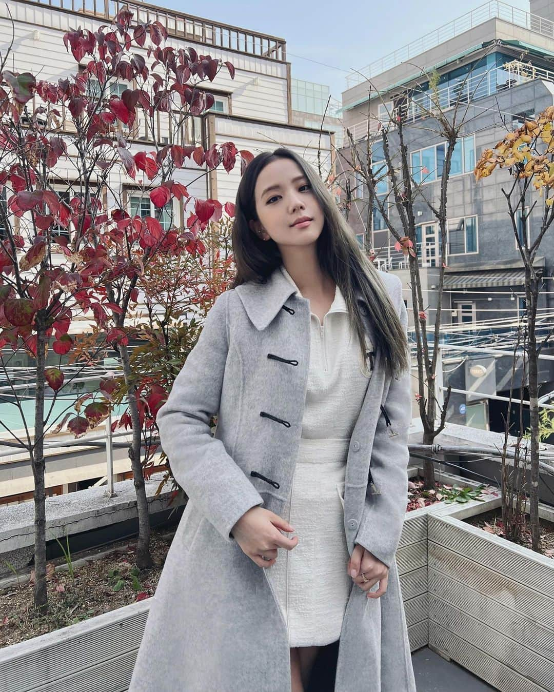 ジスさんのインスタグラム写真 - (ジスInstagram)「🍂🍁  #itmichaa #잇미샤 #잇미샤핸드메이드코트 #광고」11月18日 14時10分 - sooyaaa__