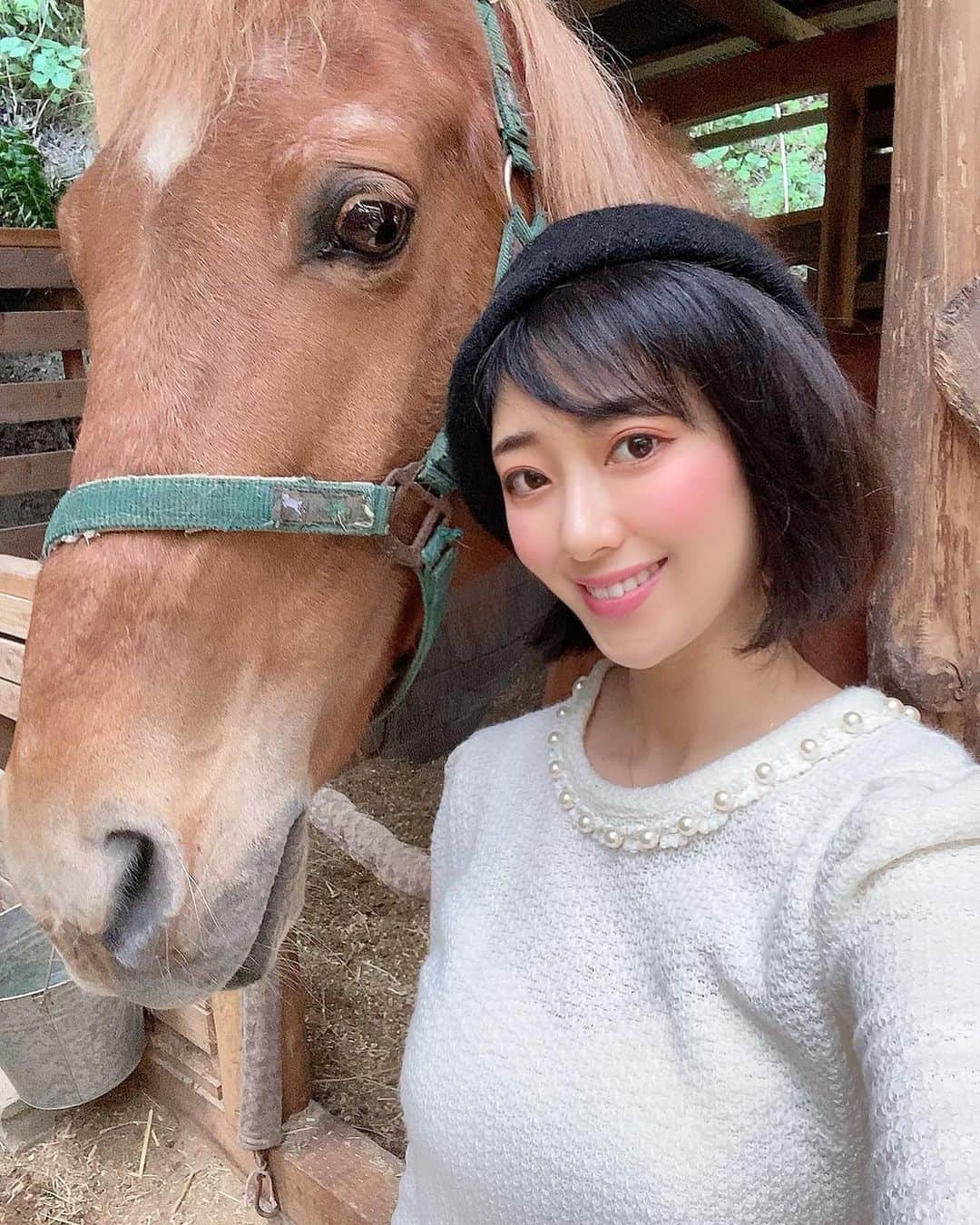 いけながあいみのインスタグラム：「今日は、乗馬＆紅葉狩りDay🐎🍁💕  いってきまーす✨  *  Horse riding day in the nature🐎🍁💕  #乗馬　#乗馬女子 #horse #horseriding」