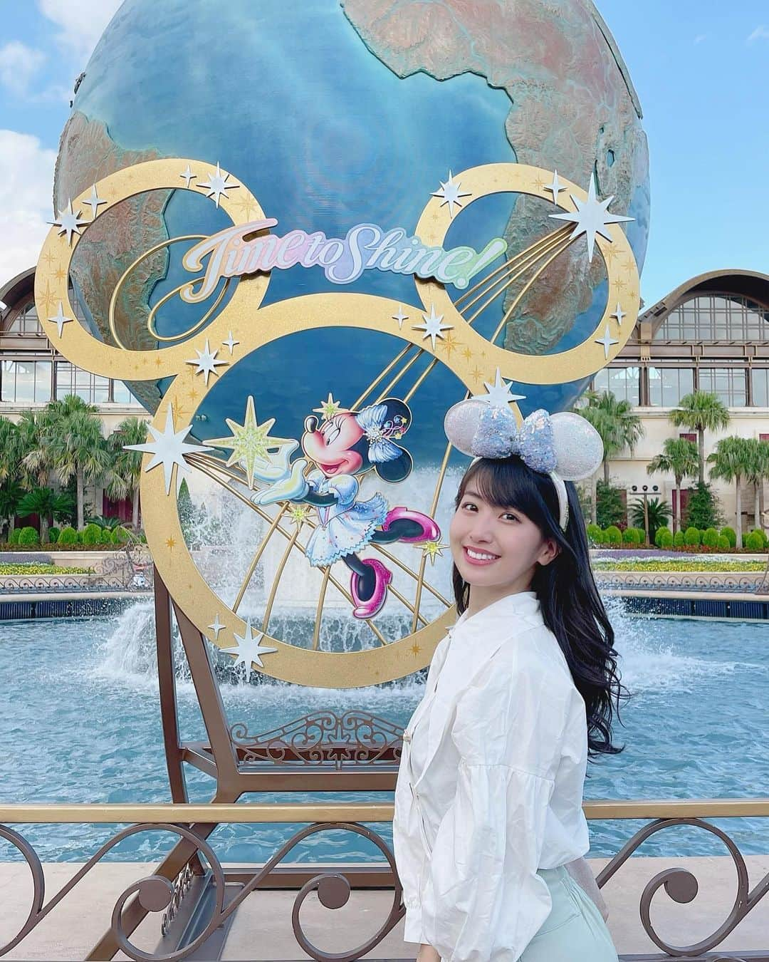 関根ささらさんのインスタグラム写真 - (関根ささらInstagram)「#ミキミニ生誕祭 🎩🎀 Happy birthday Mickey & Minnie!🎂🎉🌈🎈 . . 最近グリもできてないし相応しい写真がなかったので #アクアスフィア の #タイムトゥシャイン モニュメントでの写真をぺたり✨🌎 . . 今年もミッキーとミニーに最大の愛を…❤︎ いつも沢山の幸せを有難う♥️🙏 . . #happybirthdaymickey #happybirthdayminnie  #mickeymouse #minniemouse #ミキミニ生誕祭2021 #screendebut #mickey #minnie #tokyodisneysea #tds #tokyodisneyresort #tdr #timetoshine #東京ディズニーシー #ディズニーシー #東京ディズニーリゾート #disneyresort #tokyodisney」11月18日 9時52分 - sasarasekine