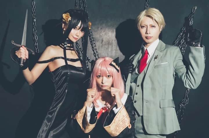 若月雅のインスタグラム：「【SPY×FAMILY㊗️アニメ化】 . ロイド／まっさん ヨル／めろ アーニャ／まいまい フィオナ／若月雅 . ⚠️音量 . . #spyxfamily #コスプレ #コスプレイヤー　#アニメ化 #ジャンププラス #jump #cosplay  #スパイファミリー　 #spyfamily   photo by  カラコレさん」