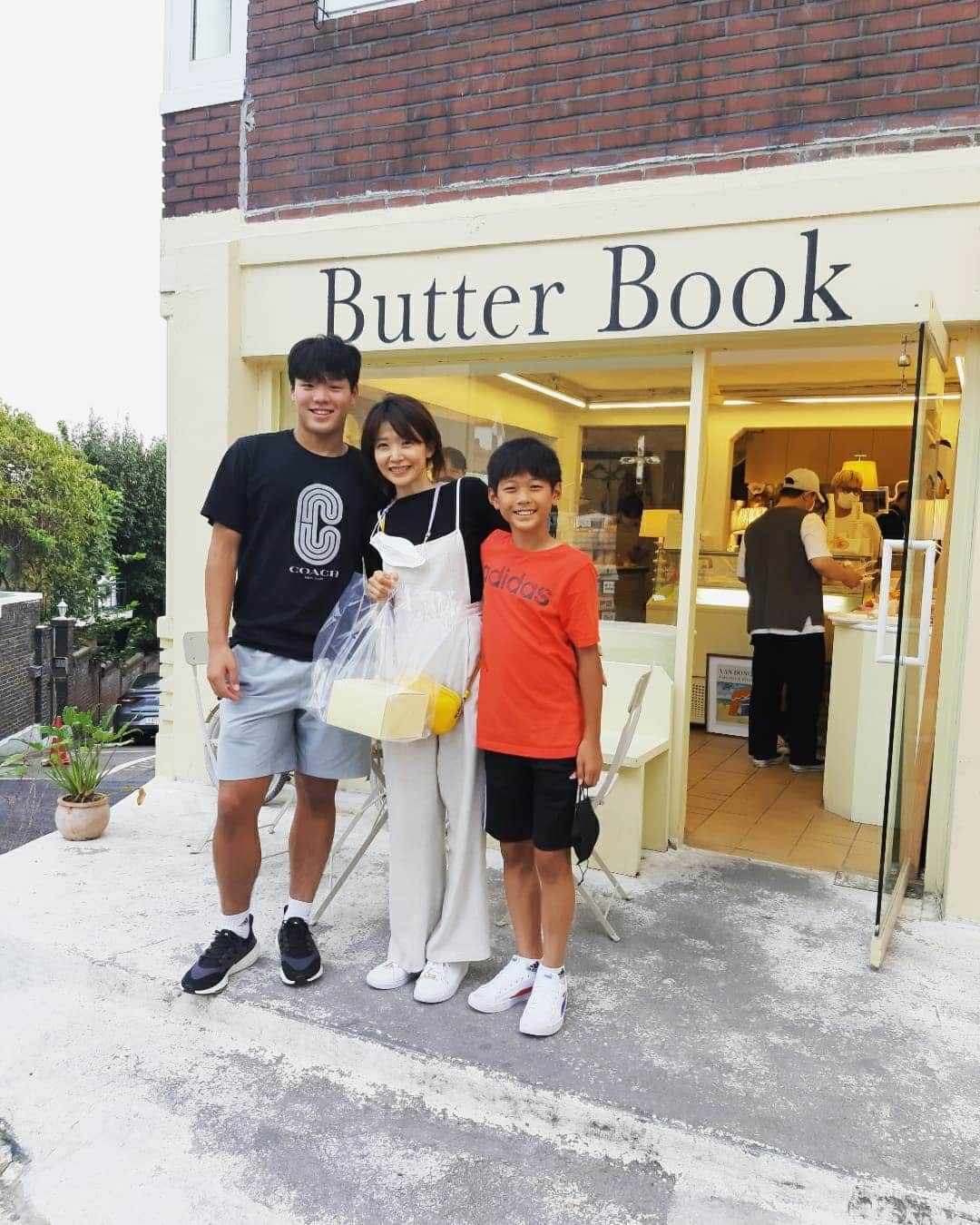 阿部美穂子さんのインスタグラム写真 - (阿部美穂子Instagram)「⚽️ 小6最後のサッカー大会 初戦👊 昨日「予備スパイクに 持っていくから縫って」 と持ってきた次男 🤣 出発前のリクエストは 大好物のローゼパスタ🍝  韓国 今日は 수능／スヌン＝ 大学共通入学試験✏🎓 長男のズーム授業もお休みです。 #感謝#がんばれ#수능#화이팅 #꿈자람#축구대회#⚽️❤」11月18日 10時29分 - miiko904