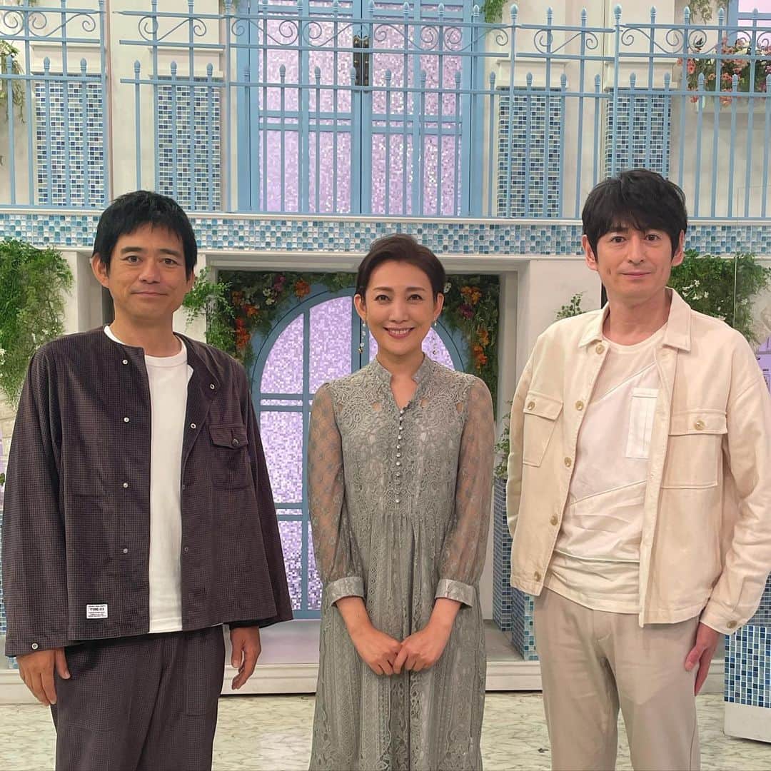 田中美里さんのインスタグラム写真 - (田中美里Instagram)「「あさイチ」観てくださった方、ありがとうございました。  華丸大吉さんと。  生放送でドキドキしていましたが 楽しくてあっという間でした。  引き続きドラマもお楽しみいただけたら嬉しいです。  NHK BS1  ドキュメンタリードラマ 『 命のバトン ～赤ちゃん縁組がつなぐ絆～ 』 2021年11月18日(木) 前編20:00~20:50 後編21:00~21:50 再放送 11月23日(火) 前編11:00~11:50 後編 昼 12:00~12:50  #あさイチ #華丸大吉　さん #nhk #nhkbs1  #命のバトン #観てね  #コメント感想もありがとうございます」11月18日 10時55分 - misatotanaka77