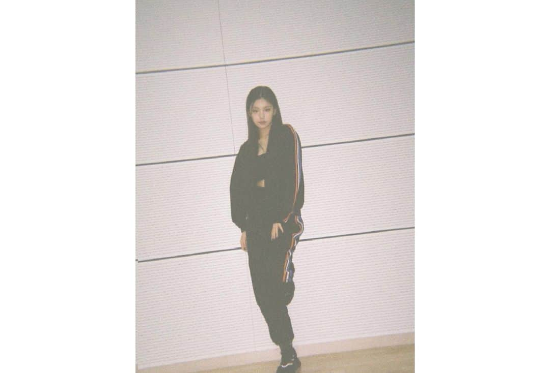 ITZYさんのインスタグラム写真 - (ITZYInstagram)「ITZY Performance Practice | 2021 ASIA ARTIST AWARDS 📸 Film Photography #YEJI #LIA」12月3日 0時10分 - itzy.all.in.us