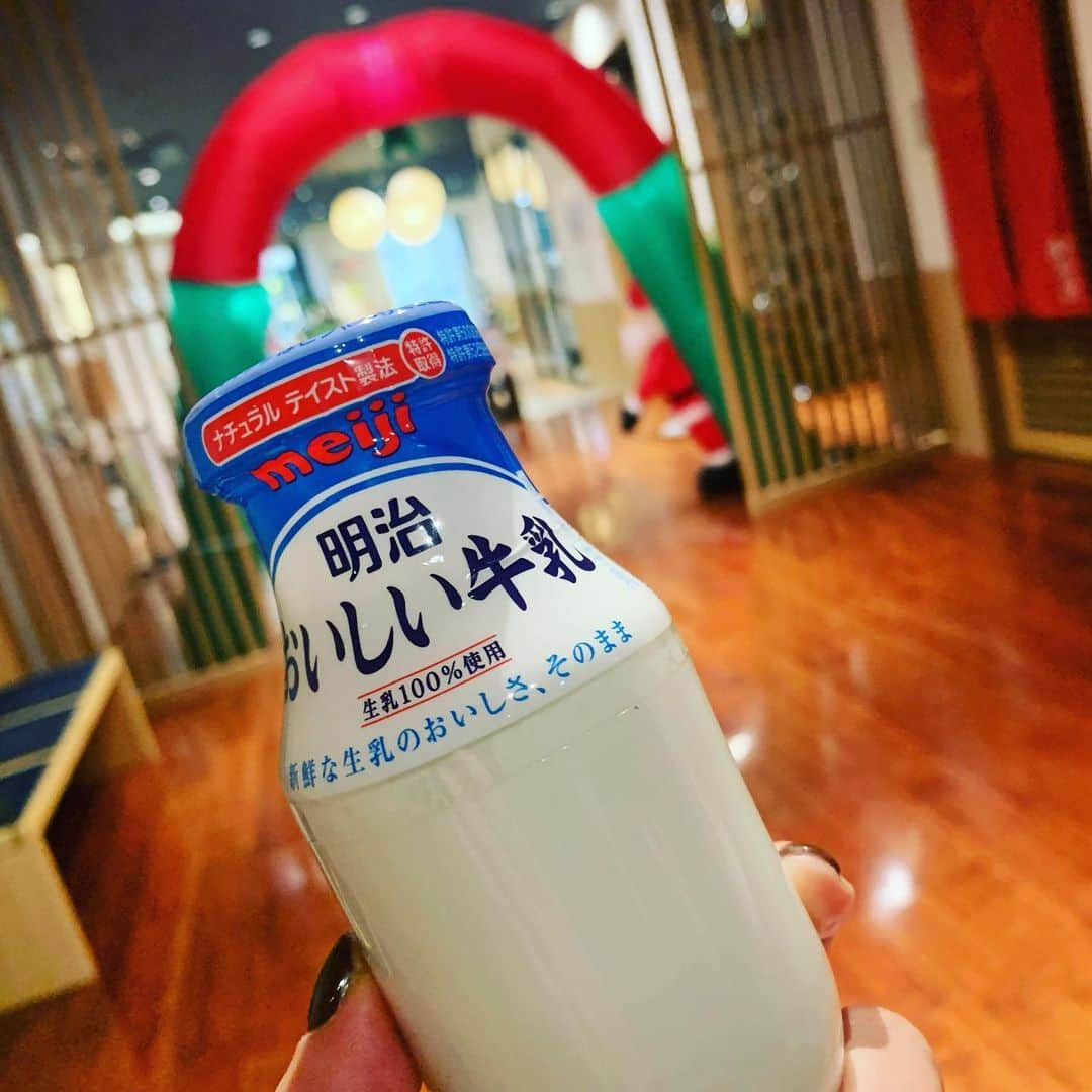 佐藤あり紗さんのインスタグラム写真 - (佐藤あり紗Instagram)「2021.12.2 . . この前、ストーリーで 皆さんのおすすめの温泉施設を聞いて 教えてもらった、 . #日帰り温浴施設　#やまびこの湯 @spayamabiko  に、さっそく行ってきたよ～♨️ ※わたし温泉♨️3日連続で入っています🤣🤣🤣 . 温泉は 露天風呂が3つあって 外にはハンモックや休憩できるイスやベットがいっぱいあったよ🛏 ※ブランコもあって乗って遊んできた🙋‍♀️笑 内風呂は いくつかあるけど高濃度炭酸泉がたまらん🤤笑 ※全身交代浴バッチリしてきたよ🧊 . サウナは 暑すぎない印象です🧖‍♀️ 冷え性改善したい私にとって ゆっくりじーくり入れる温度でありがたい🌡️  ※サウナにテレビあって長居しちゃいそうになる📺🎶笑 . 洗顔がNIVEAで泡で出てくるタイプが備え付けで 泡たて不要🥰香りも良きよん(๑•̀ㅂ•́) ※化粧落としは持参してね👜 . リュミエリーナ 3D plus レプロナイザーヘアビューロンのドライヤーでテンション上がる😍 ※ドライヤーの数も多くて嬉しい🛁*。 . 今度は、お食事や、休憩スペースも 行きたいなって思ったよ～(*´～｀*)ŧ‹”ŧ‹” 教えてくれた皆さんありがとねぇ🎶 次回は回数券をGETする予定♨️💓 . 住所：〒982-0034 仙台市太白区西多賀5-24-1♨️ TEL：022-302-7626📞 駐車場:沢山あるよ🚗 . #仙台温泉 #西多賀温泉 #温泉 #温泉巡り #温泉好き #西多賀 #温泉大好き女子 #交代浴 #サウナ #高濃度炭酸泉 #サウナ #SATOARISA #佐藤あり紗 #バレーボール #アスリート #地元盛り上げたい #仙台盛り上げたい #宮城盛り上げたい」12月3日 0時35分 - arisa_chu