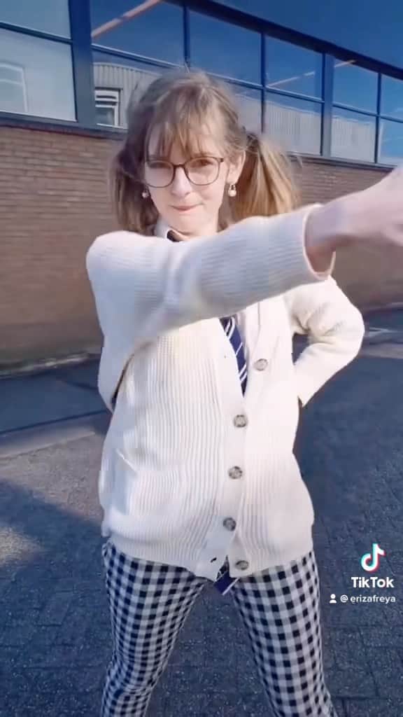 Ella Freyaのインスタグラム：「Do you like #parapara ?」
