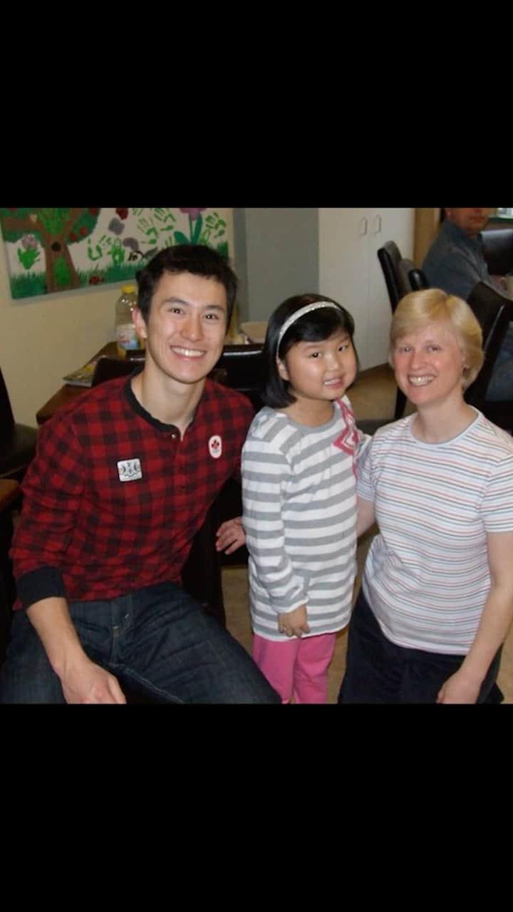 パトリック・チャンのインスタグラム：「This year marks 40 years of @RMHCCanada #KeepingFamiliesClose across Canada!   11-years ago I had the pleasure of meeting Bronwyn at the @RMHBC here in Vancouver. To celebrate this milestone, I had the opportunity to catch up with Bronwyn to chat about her incredible journey and how RMHC was able to support her family along the way! Please take a moment to watch.   #ad #familyismedicine」