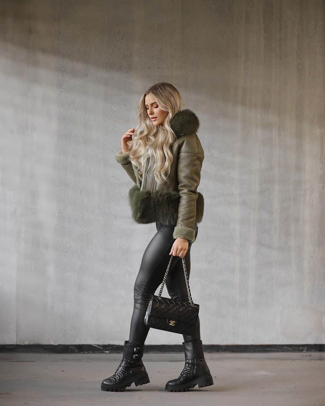 Anna Nyströmのインスタグラム：「December 🖤」