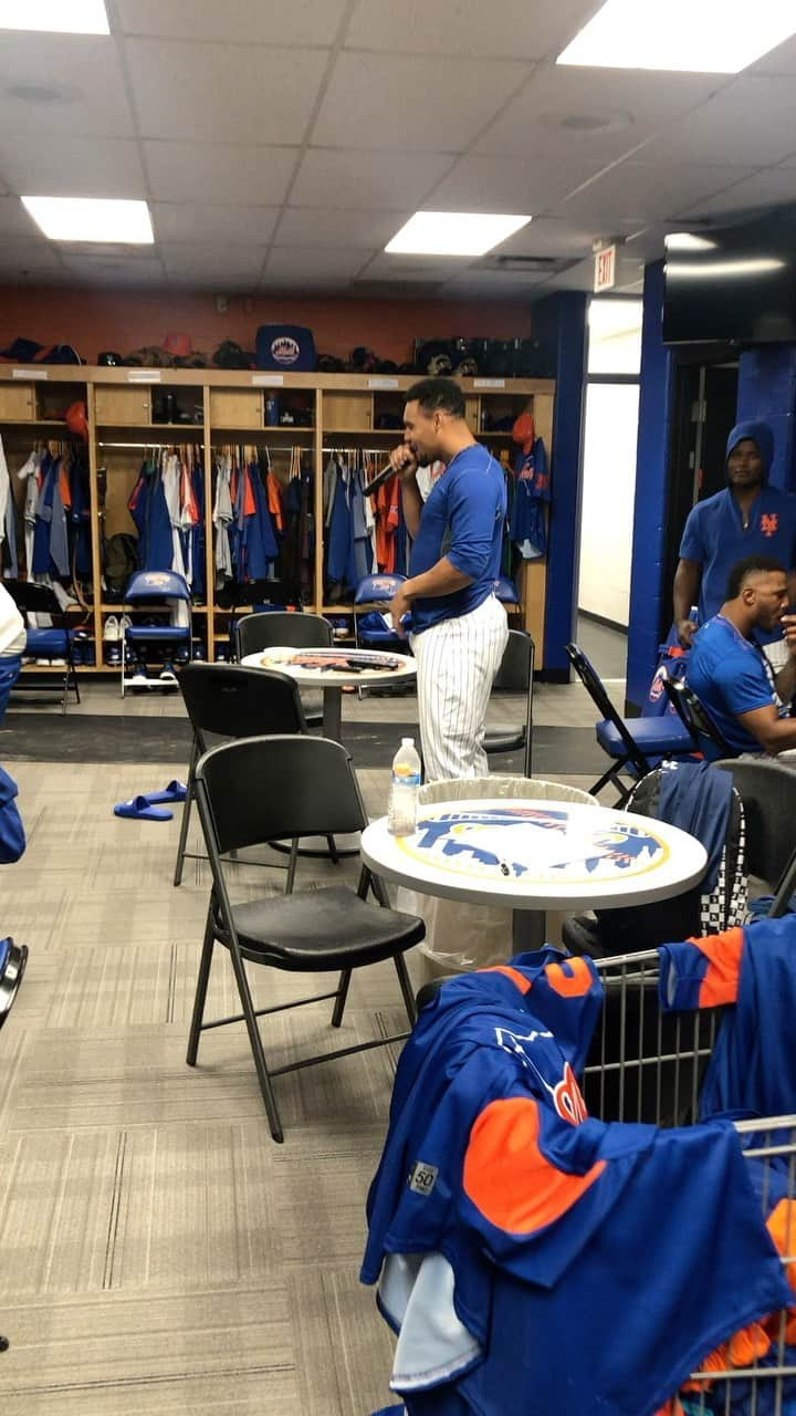 レネ・リベラのインスタグラム：「#tbt @realcarlosgomez @rymerliriano @dilsonherrera @adeiny11 @hectorsantiago53 @lamelaza_7 @lguillorme13 @flavafraz21 😂🤣😂🤣😂」