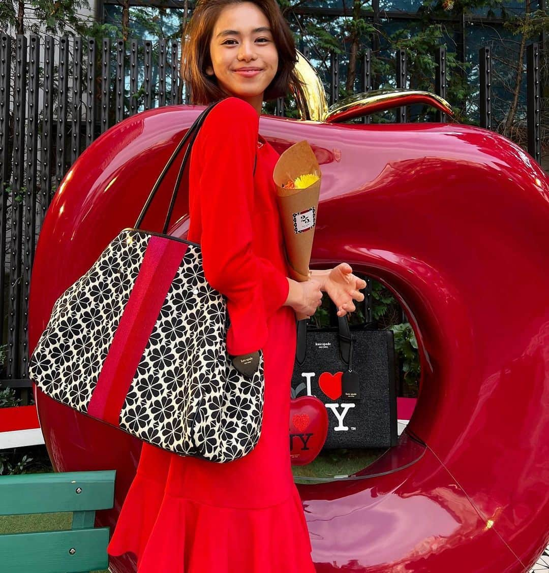 佐藤晴美さんのインスタグラム写真 - (佐藤晴美Instagram)「kate spade 25th anniversary celebration  ケイトスペードの日本上陸25周年を記念して渋谷キャストにて行われている『スペースフラワースクエア 』に行ってきました😊  赤いドレスが新鮮で、 とても楽しませていただきました✨  @katespadejapan  Congratulations on the 25th anniversary❤️  #ケイトスペード #katespadejapan25 #ケイトスペードニューヨーク #pr」11月18日 22時35分 - sato_harumi__official