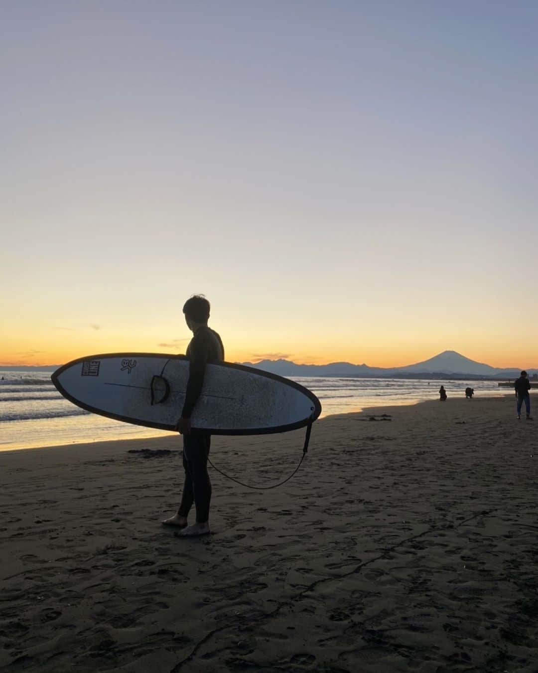 齋藤慎太郎さんのインスタグラム写真 - (齋藤慎太郎Instagram)「. sunset surf🏄‍♂️  #tbs #tbsアナウンサー #齋藤慎太郎」11月18日 22時35分 - shintarosaito_