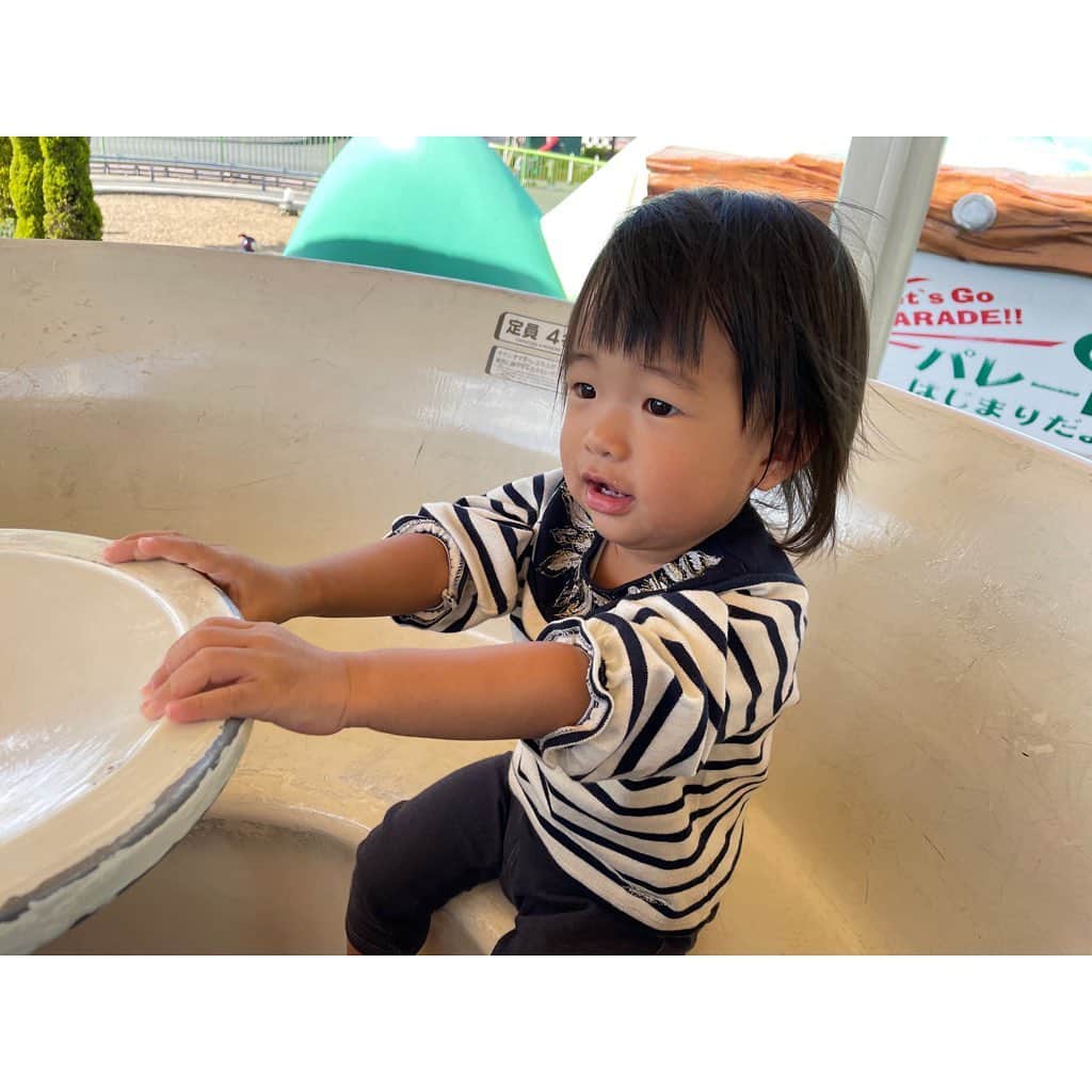 山田真以さんのインスタグラム写真 - (山田真以Instagram)「いつかの#鈴鹿サーキット 🏎🎡✨ 久しぶりに行ったら小さい子が乗れる乗り物がたくさんあるし、待ち時間も遊べるエリアがあるし、地元に住んでいたら年パス欲しい🥺💕と思うほど楽しめる場所でした♡  GTやフォーミュラ、F1のお仕事をさせてもらったのが懐かしい☺️🏎 いつか娘と一緒にモータースポーツ観戦も行きたいなぁ🥰 #中学高校のマラソン大会は鈴鹿サーキットの国際レーシングコースでした🏎 #レーシングコースを走れるなんてすごい経験だけれど走るには勾配があるしめちゃくちゃしんどい #あのマラソン大会は苦行だった😂 #f1や8耐の時期は街中がお祭りのような雰囲気で好きだったな #中学高校のスクールバスが大渋滞で始業に間に合わないからその時期のスクールバスは遅刻できるから好きだった #そんな学生時代の思い出🎀 #三重県#遊園地#子連れ#女の子ママ#1y6m」11月18日 15時16分 - maaai.yamada