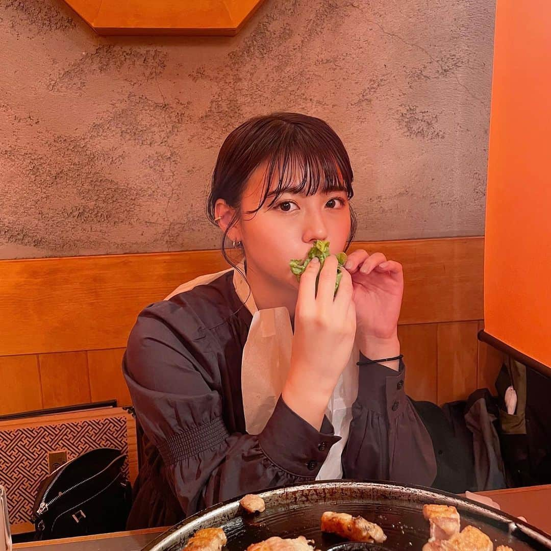 井口綾子さんのインスタグラム写真 - (井口綾子Instagram)「ほのちゃんが撮ってくれた📸 @hnk_o23   サムギョプサル大好き〜🥰 焼肉もサンチュとキムチ巻いて食べるのが好き🥺」11月18日 17時50分 - ayako_inokuchi