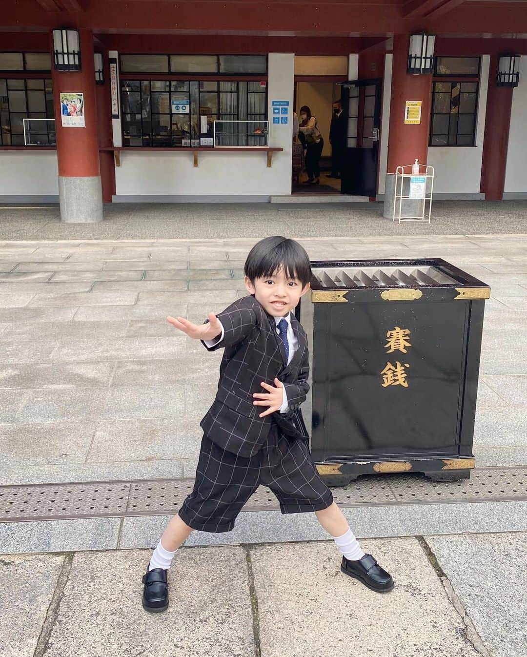 池田麻理子さんのインスタグラム写真 - (池田麻理子Instagram)「⛩2021.11.18  ナナナナー ナナナナー  おちびさん しちごさん  #七五三 #5歳」11月18日 17時50分 - mariko_ikeda_