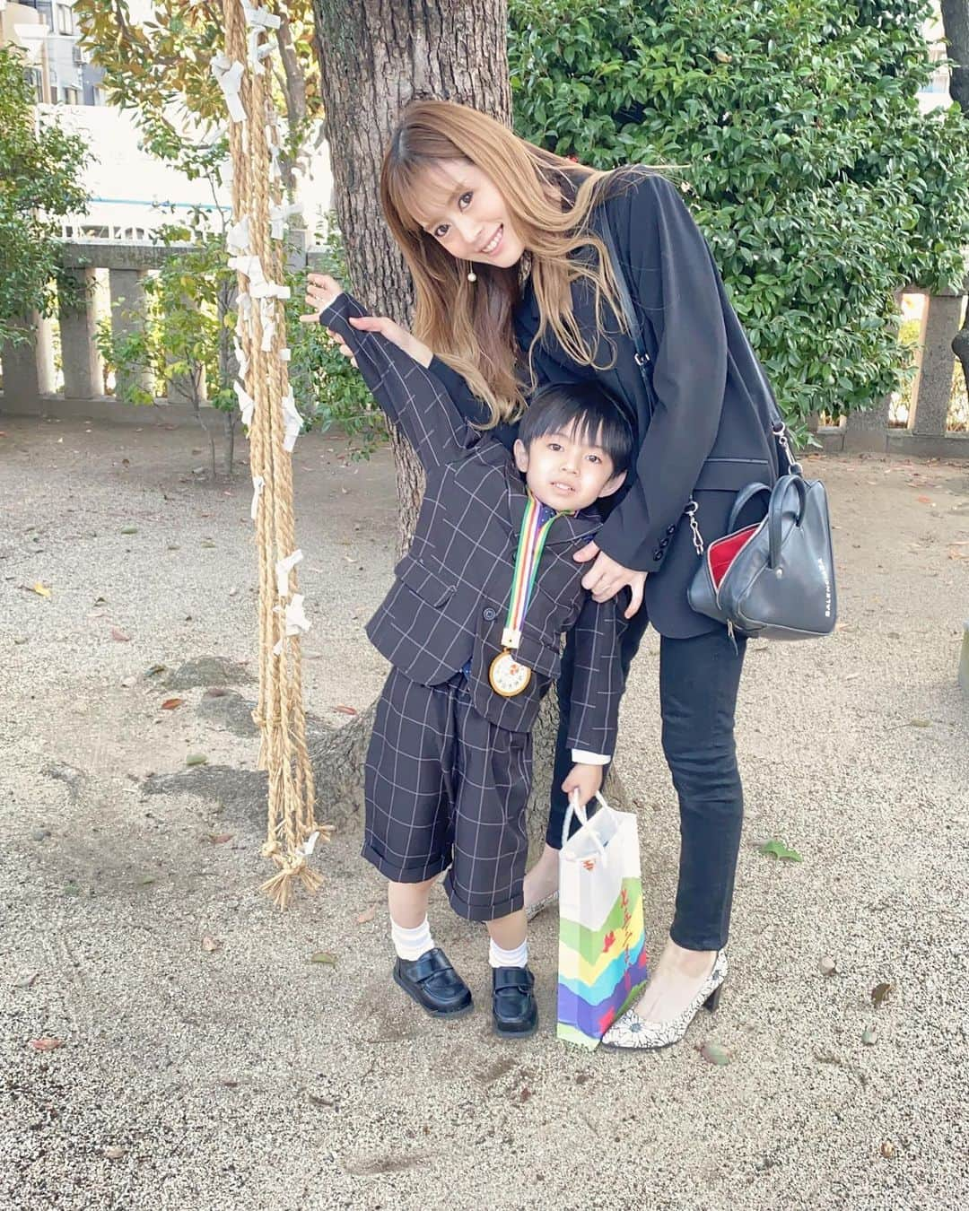 池田麻理子のインスタグラム：「⛩2021.11.18  ナナナナー ナナナナー  おちびさん しちごさん  #七五三 #5歳」