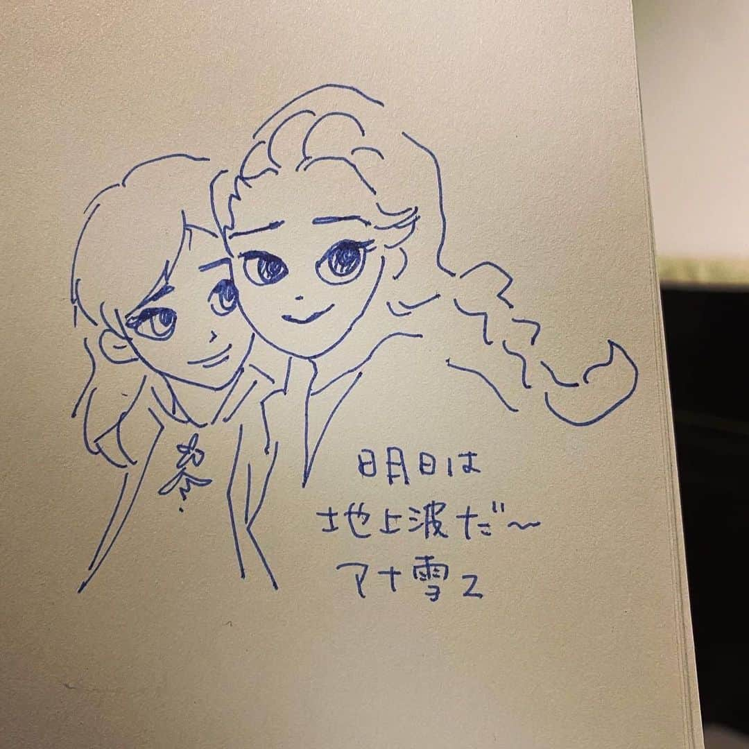 杏さんのインスタグラム写真 - (杏Instagram)「. 明日はアナ雪2だー！！  The kids all love frozen Ⅱ, tomorrow is going to be the first TV broadcast in Japan📺！  I took my kids to see the musical the other day.  Each of my kids dressed up in a costume. ...except for one.  I asked her again and again if she really didn't want to wear it, I even loaded it in the car and asked her again just before we arrived.  She was shy, so she kept saying no.  And after seeing the play, as expected, she wanted to wear the costume.  She told me that she wanted to see it again, and to wear the costume next time. I thought she was lovely.  I would love to take my kids to the play again. And someday to Broadway in New York toooooo!!!!  #杏 #イラストグラム #子供 #アナ雪  #anne #illustration #kids #disney」11月18日 18時55分 - annewatanabe_official