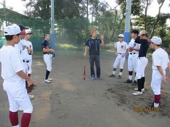 中崎雄太さんのインスタグラム写真 - (中崎雄太Instagram)「【⚾︎職場体験⚾︎】  先日、間々田中学校の生徒が職場体験にきてくれました！ 今行っているアカデミー(training Professional academy)の体験ということで一緒に練習をしたり、導入しているトラックマンで測定し分析したりしました。  野球経験者が多かったので投げ方や捕り方などの基礎から バッティングなどの技術的な部分まで時間が許す限りみっちり指導を行いました✨  中学生になると考えて行動し、実行するのでこちらも勉強になりました！  野球教室は今後も開催していくので 次回の報告をお楽しみに〜👋  □■□■□■□■□■□■□■□■□■□■□■□ \野球教室は随時募集しております/ 〜ご相談・お問合わせ・お申込はこちらまで↓↓〜  https://ssl.form-mailer.jp/fms/7c4fc0ab698759  #感染対策は万全 #コロナに負けるな #間々田中学校 #エイジェック男子野球部 #エイジェック女子野球部 #中崎雄太 #TPA (Training Professional Academy)」11月18日 19時16分 - y.nakazaki46