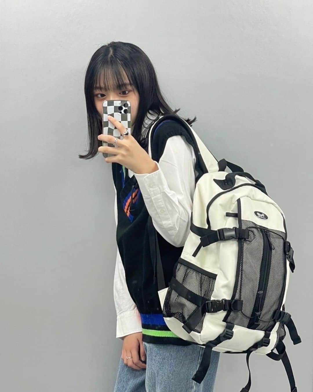 のインスタグラム：「daylifeのリュック大好きなんだよねᙏ̤̫❤︎ ・ ・  #デイライフ  #daylife  #バックパック  #リュック  #リュックの中身  #リュックサック  #pr   <多彩なカラーの夢を語るコンテンポラリーK-Fashionブランド。デイライフ。>」