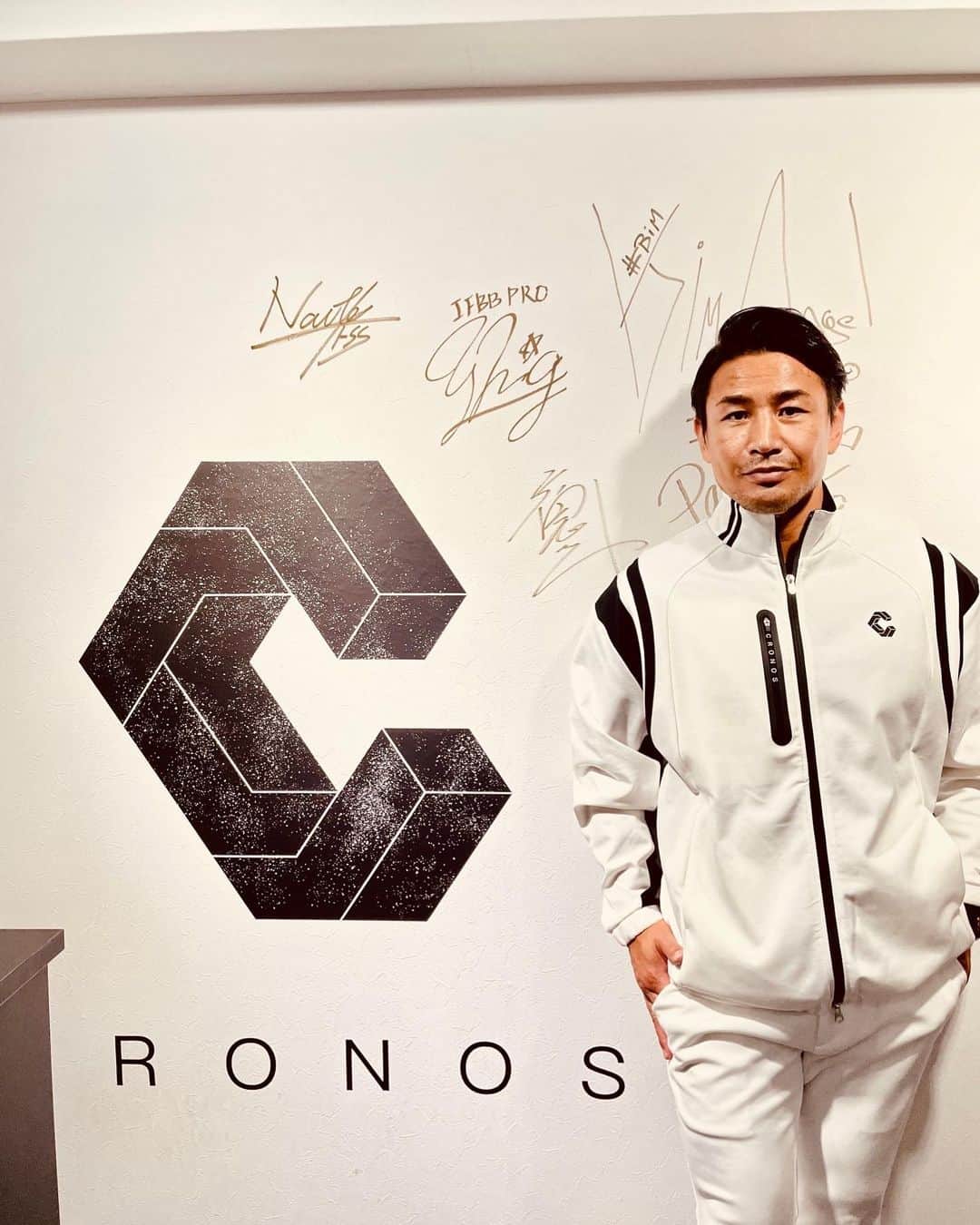 魔裟斗さんのインスタグラム写真 - (魔裟斗Instagram)「CRONOSで打ち合わせ！ #魔裟斗  @cronos_apparel  #cronos」11月18日 20時14分 - masato.official