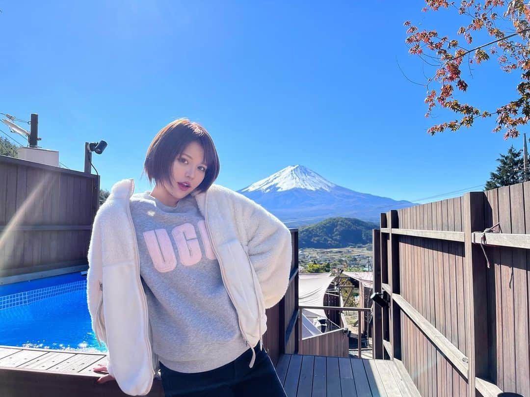 ななぴさんのインスタグラム写真 - (ななぴInstagram)「🏕  初めてグランピングしました！ こたつあって全然寒くなかった😳 天気も最高でした！😍  嘘みたいに綺麗な富士山。しあわせ！！  #dotglamping #グランピング　#ドットグランピング　#富士山　#アウトドア　#女子旅　#国内旅行　#ugg」11月18日 20時21分 - __nanapgram__
