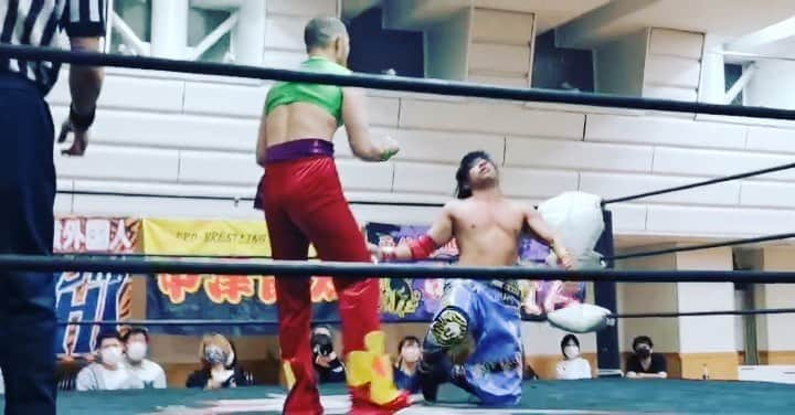 福田洋のインスタグラム：「ラリアートは、呼吸と丹田でうつ🧘‍♀️  #プロレスも #してます #プロレスラーだったんですか？！ #とよく言われます #今も #してます  #古武術 #臍下丹田 #柔道 #空手 #合気  #プロレス #プロレスラー #prowrestling #prowrestler  #basara_pw」