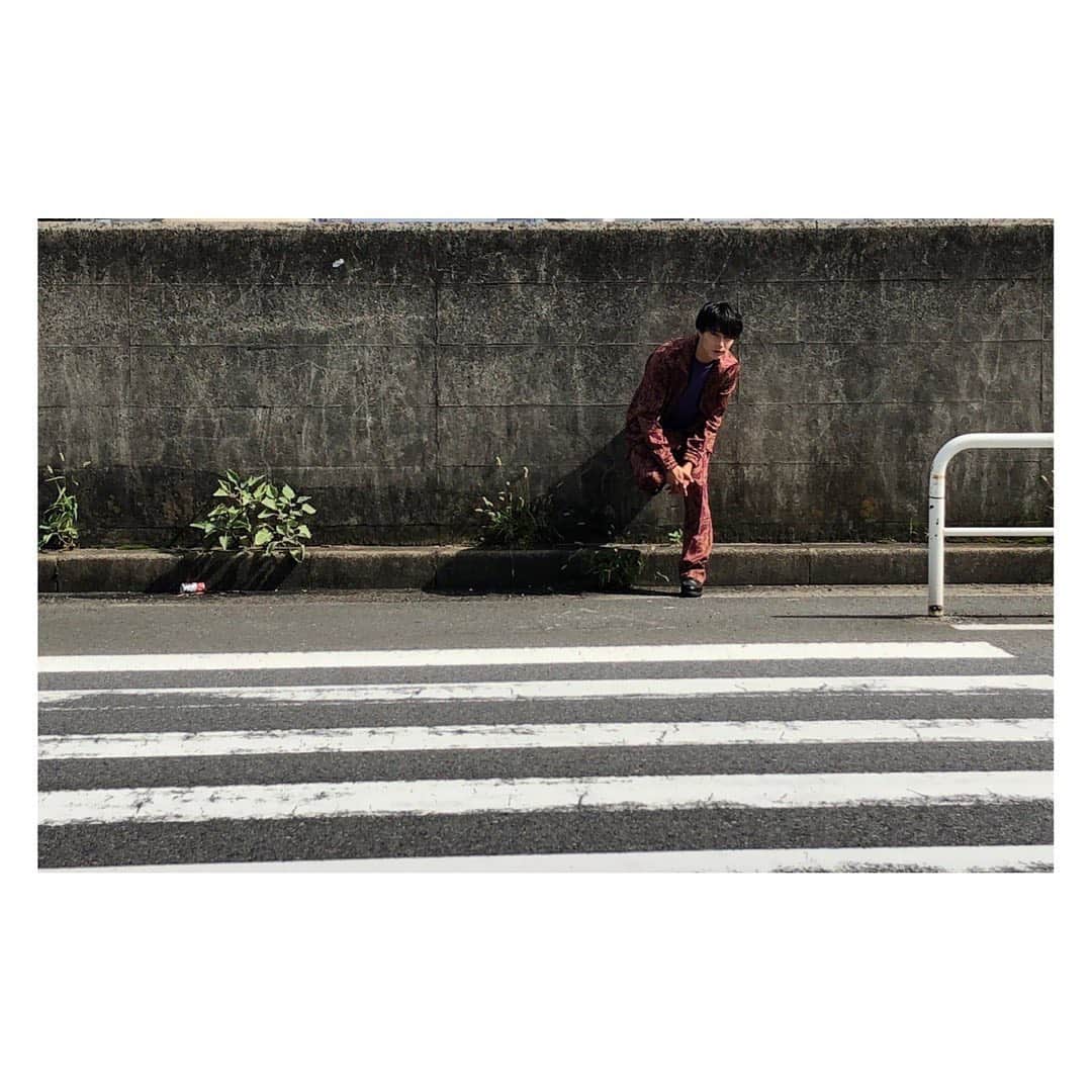 猪野広樹のインスタグラム：「殺陣、ダンスの振り入れの毎日…！ 物量の多さよ！！　　今日は早よ帰って早よ寝ます…！！  そして、明日の20時からは「いののおふ」！  どうぞどうぞよろしくお願いします！」