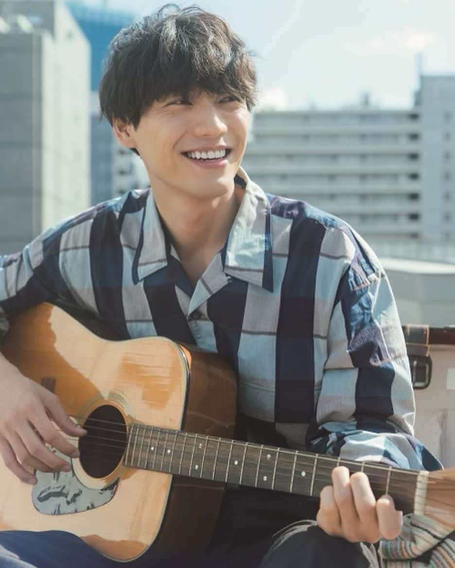 福士蒼汰のインスタグラム：「TV GUIDE dan Vol.39 Now on sale ✌🏻」