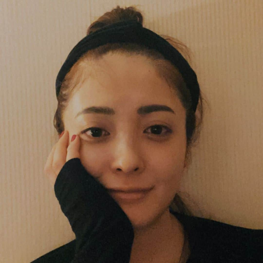 平山あやのインスタグラム：「画質がいいカメラが欲しいなー。 でも、使いこなせないよなぁ。 何がオススメなんだろう？📸 携帯をiPhone13にしようかなぁ？と悩んでいる。  #today #happy #thankyou」