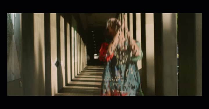 SALUのインスタグラム：「『アルゴリズム feat. SALU』 @bluevintage_official  YouTubeにてMV公開されています 📹 ストーリーズのリンクよりご覧いただけます 🖥 ⚡️」