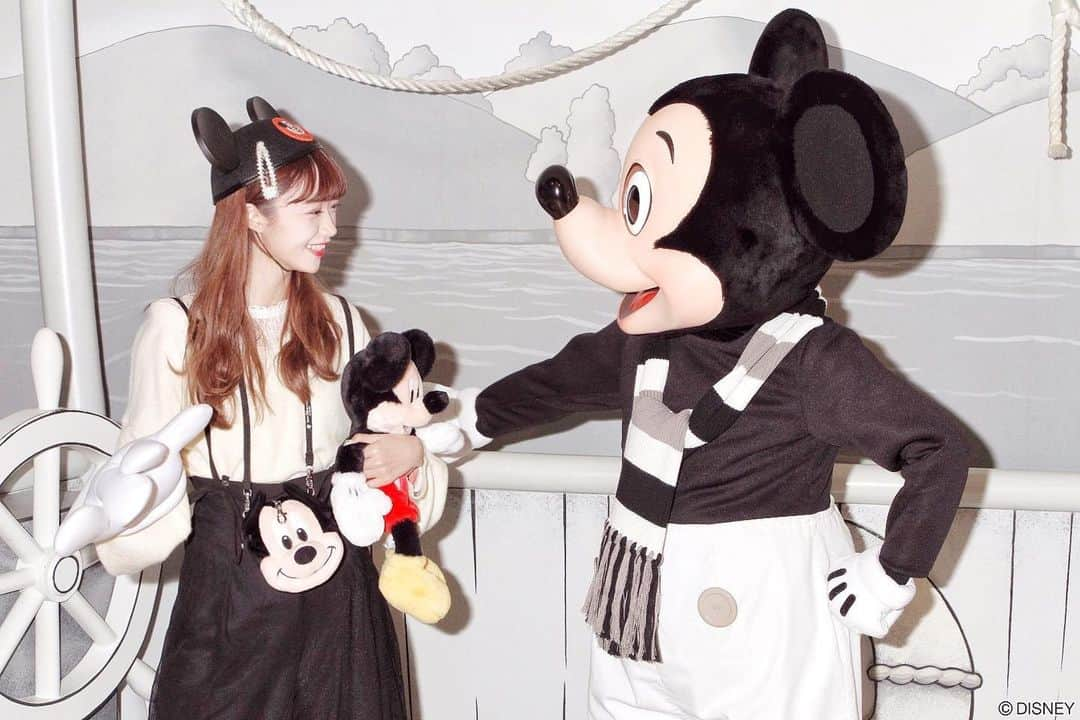 中井りかさんのインスタグラム写真 - (中井りかInstagram)「ミッキーお誕生日おめでとう☺︎  #tdl #tokyodisneyland  #disneyland #ディズニーランド　#東京ディズニーランド #東京ディズニーリゾート #ミートミッキー　#ミトミ　#ミッキーの家」11月18日 21時36分 - rika___n24x