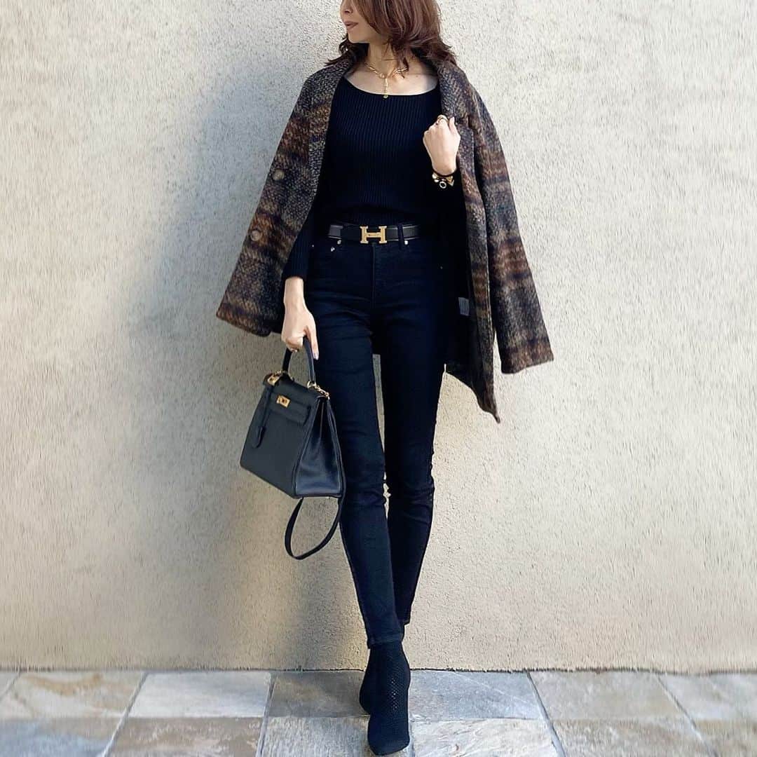 のインスタグラム：「⁡ ⁡ ⁡ 𝐜𝐡𝐞𝐜𝐤 𝐣𝐚𝐜𝐤𝐞𝐭 𝐜𝐨𝐨𝐫𝐝𝐢𝐧𝐚𝐭𝐞 ⁡ ⁡ レトロなチェック柄に オーバーサイズが今っぽいシルエットの @classicalelf_official のジャケット ⁡ ぽこぽこの編地のブークレー起毛素材で 裏地も付いてるからあったかい☺️ ⁡ ⁡ ⁡ 4,998円(税込)が1,000円クーポンで3,998円に！ ⁡ ⁡ ⁡ ⁡ ⁡ #クラシカルエルフ #classicalelf #エルフコーデ #タイアップ #トレンドコーデ#トレンドコーディネート #トレンドスタイル #ダブルジャケット #ジャケットコーデ#ツイードジャケット#秋コーデ #大人コーデ #大人カジュアル #プチプラ #プチプラコーデ」