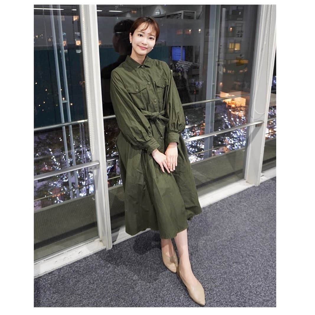 下村彩里さんのインスタグラム写真 - (下村彩里Instagram)「会社の窓から #けやき坂イルミネーション の光が✨  ブルーの柔らかい明りが 心を穏やかにさせてくれます☺️ . . . .  #フィールド取材 の時は #パンツスタイル が多いのですが #今日は #スカート 👗 #でも実は... #どんな現場でもいけるように、 #中には #スーツ (ジャケット以外)を #着ています。🤭 . . 撮影　#布施アナ#同期 @hiroyuki.fuse_ex  . #下村彩里#テレビ朝日#アナウンサー#報道ステーション#フィールドリポーター#私服」11月18日 22時08分 - sairi.shimomura_ex