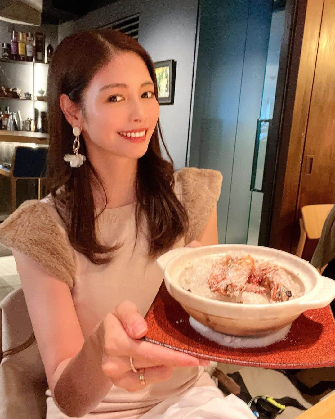 得あゆさんのインスタグラム写真 - (得あゆInstagram)「お洒落中華🥟ランチ❤︎ @lashangsen のメニューがアラカルトで食べられる所っ 次予約してディナー行きたい〜😍🥟❤︎ ・ ・ ・ ・ ・ ・ ・ ・ ・ ・ ・ ・ ・ ・ ・ ・ ・ ・ ・   #熱香森#中華#eve46#大人ワンピ#大人コーデ#大人カジュアル#大人ファッション#オトナ女子#ワンピ#ワンピース#秋服#秋コーデ#秋冬コーデ#秋服コーデ#ベージュコーデ#産後ダイエット#子育てママ#ママコーデ#ママファッション#男の子ママ#男の子のママ#主婦#産後骨盤矯正#産後トレーニング#大阪カフェ#大阪ランチ#大阪グルメ#hermeswatch#chinesefood#海老」11月18日 22時13分 - tokuayu819