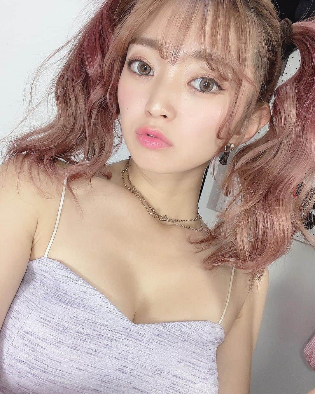 宮越愛恵のインスタグラム：「髪明るいのにカラコン映える🤳  . . . . #fashion #モデル #撮影 #ヘアアレンジ  #ヘアスタイル  #ピンクヘア #メイク #ギャル #make #model #make #japan #japanese」