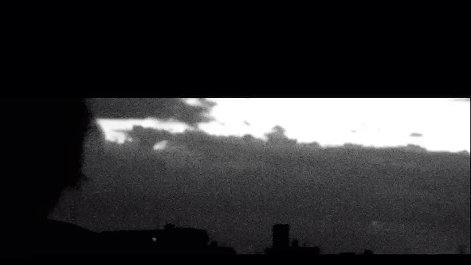 イマイアキノブのインスタグラム：「𖤝 風のゆくえ  撮影 ユキモトマサシ  #ユキモトマサシ #イマイアキノブ」
