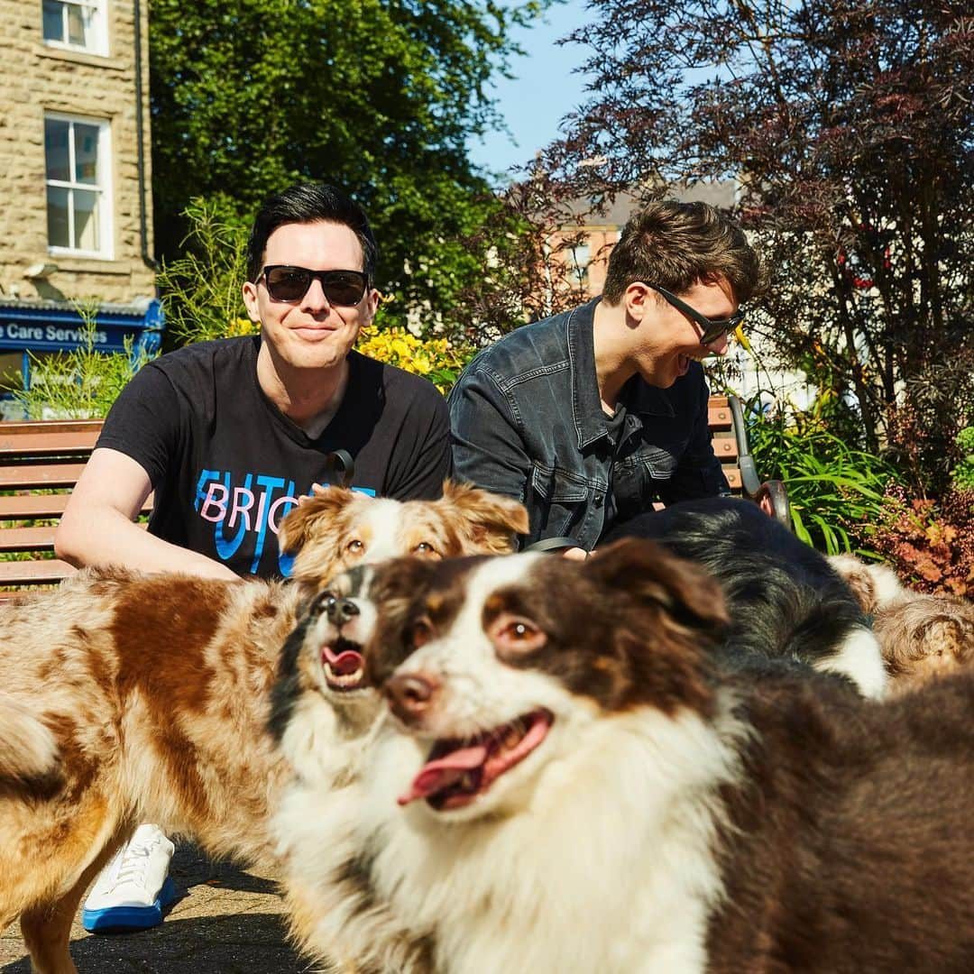 フィル・レスターさんのインスタグラム写真 - (フィル・レスターInstagram)「Dan and Phil cruising around town with a pack of bitches  I dragged Dan onto my channel and took him back to where it all began in a HOMETOWN SHOWDOWN! If you want to see dog, ufo and extreme sports content in my homeland of Rawtenstall - it's on my channel now!! #hometownshowdown #YoutubeOriginals」11月19日 2時33分 - amazingphil