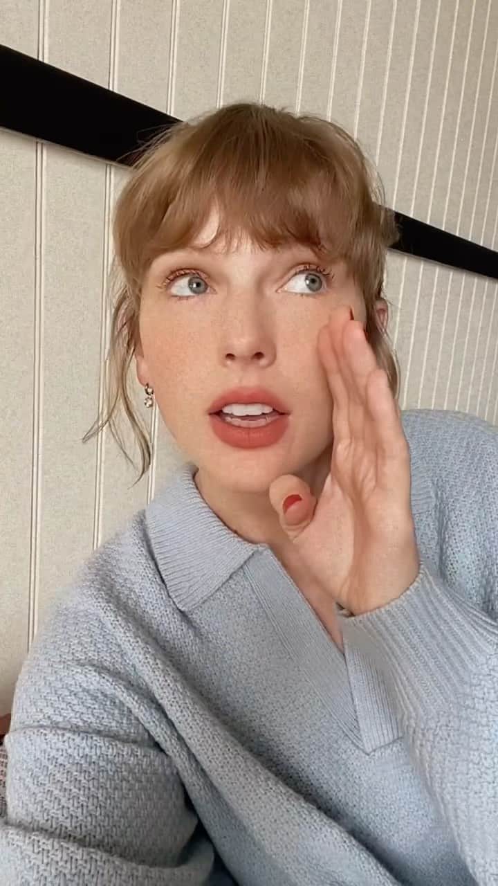 テイラー・スウィフトのインスタグラム：「I cringe but I miss her. Your move @phoebebridgers」