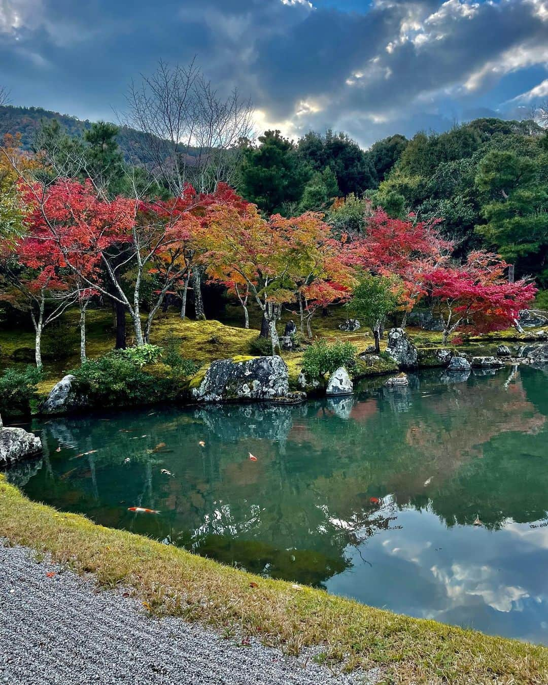 さとみさんのインスタグラム写真 - (さとみInstagram)「. . 紅葉を見に京都へ行ってきたよ〜🍁🍁 綺麗で癒された🥰✨  神社とお寺巡りをして たくさんパワーをいただいてきたよ💓  #紅葉#紅葉スポット #京都 #京都観光 #旅行  #清水寺 #天龍寺 #二尊院」11月19日 17時26分 - satomi9342