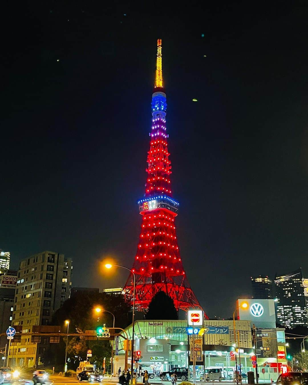 テレビ東京「SPORTSウォッチャー」さんのインスタグラム写真 - (テレビ東京「SPORTSウォッチャー」Instagram)「㊗️大谷翔平選手MVP獲得㊗️ 東京タワー点灯🗼 背番号と同じ17時17分⚾️ 特別仕様のライトアップ💡  受賞関連のニュースは今夜の放送で！📡  #大谷翔平 #MVP #東京タワー」11月19日 17時32分 - minspo_tvtokyo